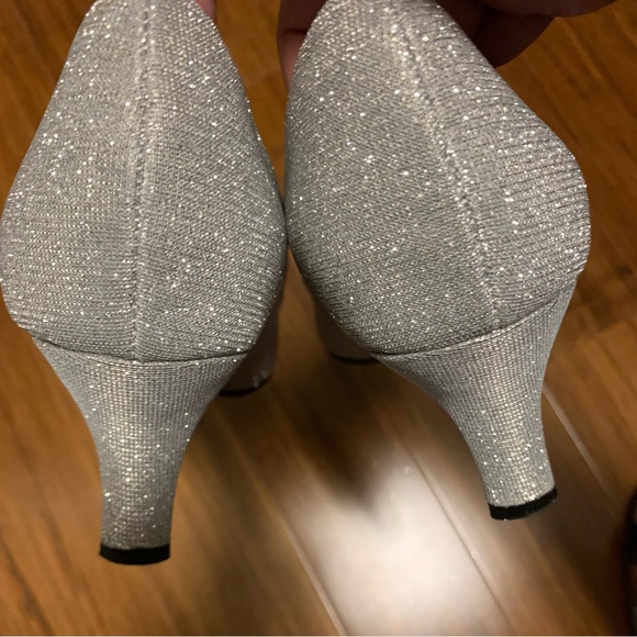 Caparros Rhinestone Buckle Peep Toe Silver 2.5”  Heel Party Bridal Shoes 10.5 B - Picture 12 of 14